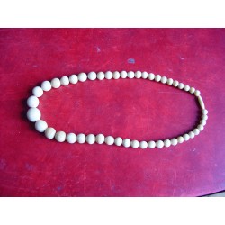 52 cm ivory ball necklace. of length