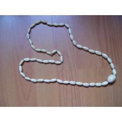 Antique ivory necklace of 93 cms. of length
