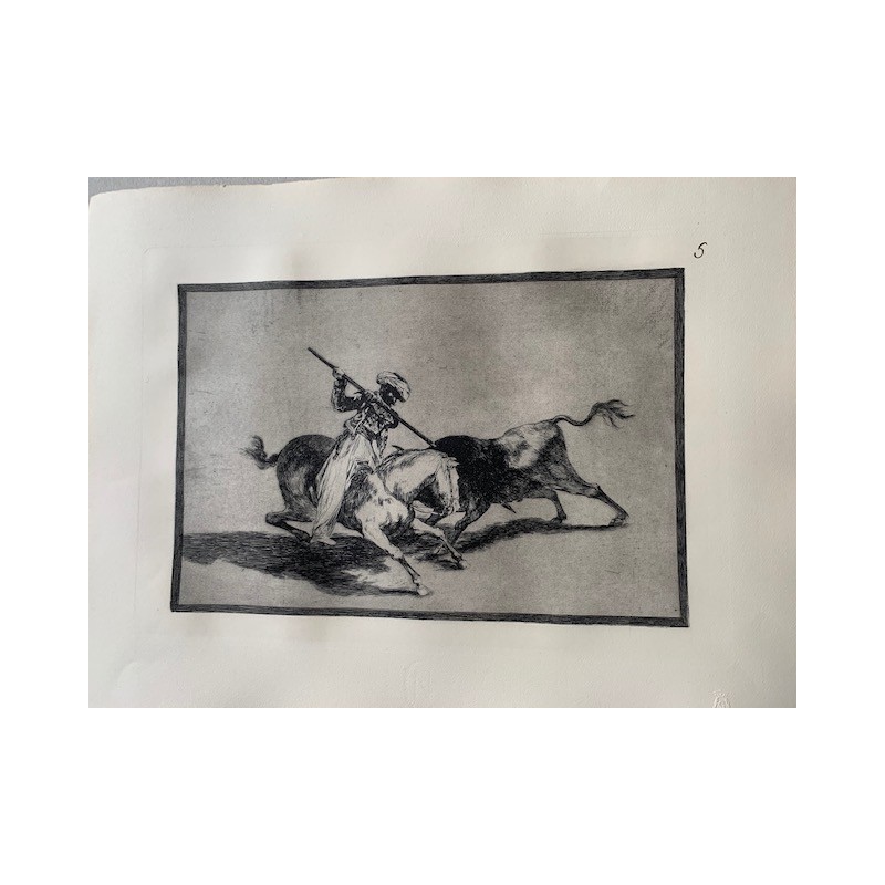 Gravure de Goya. Tauromachie, planche 5, édition 1983. « Le fougueux Maure Gazul est le premier à transpercer les taureaux... »