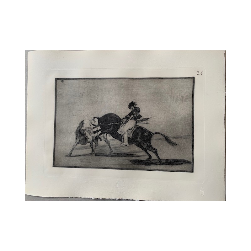 Stampa n. 24 della Corrida di Goya. Ceballos in persona, a cavallo di un altro toro, rompe gli animi nell'arena di Madrid.