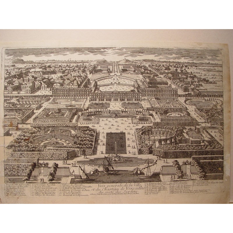 Visualizza generale de la Ville et du Chasteau de Versailles du costés des Jardins. Incisa da Pierre Aveline (Parigi, 1656-1722)