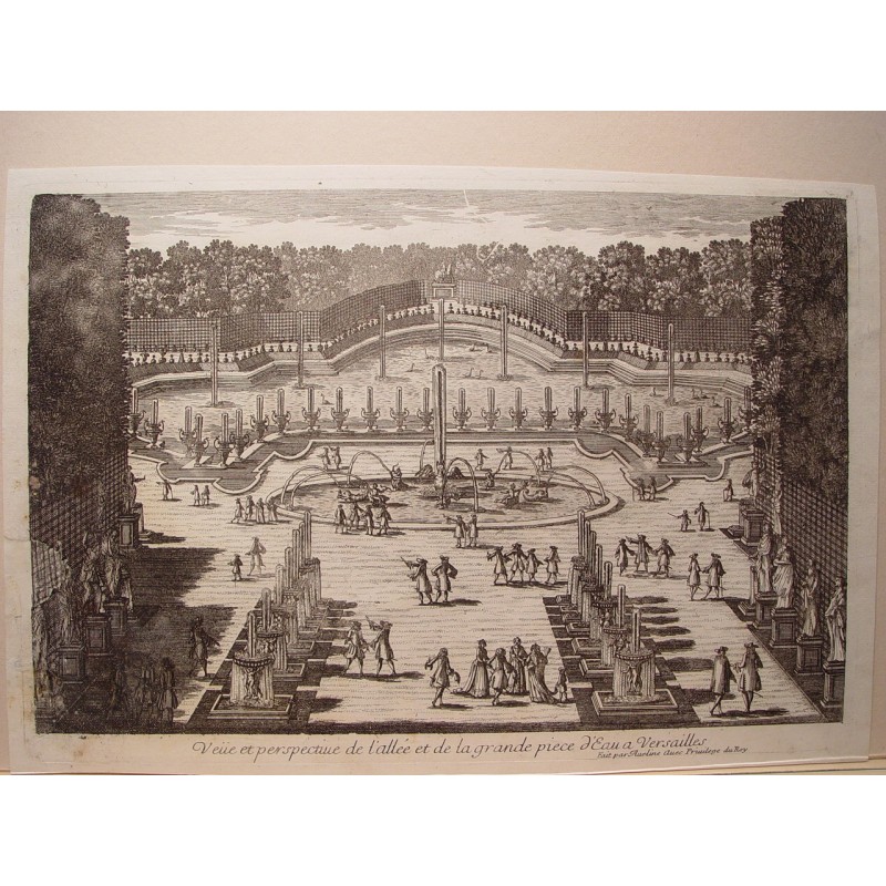 View of the alley and the great water surface at Versailles, on the right. Engraved by Pierre Aveline (Paris, 1656-1722).