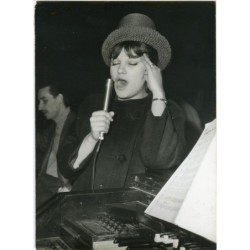 Fotografia d'epoca di Milva, la Piaf italiana che voleva conquistare Parigi