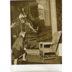Fotografia d'epoca del 1962. La poltrona di Molière alla mostra della Reggia di Versailles.