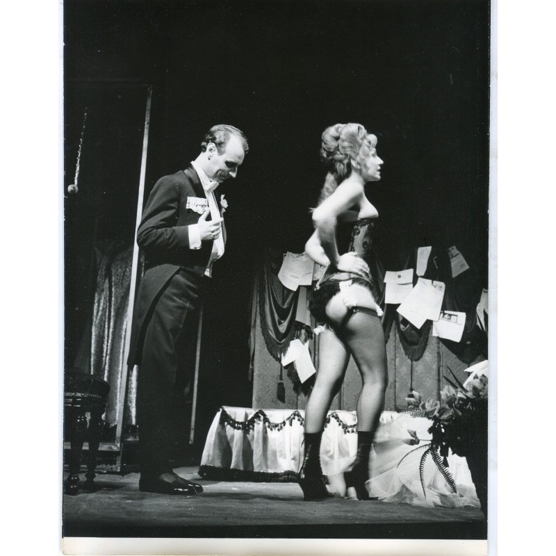 Coppia di fotografie di Jean Leuvrais e Francoise Spire nell'opera Lulú all'Athenee, Parigi.