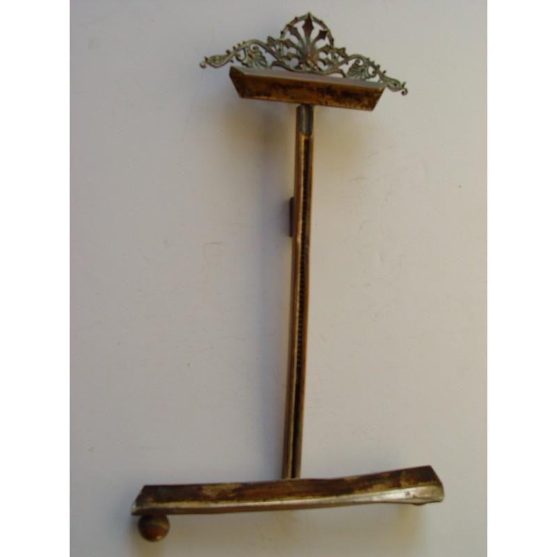 Small antique easel, made of bronze or brass, 17 cm high.