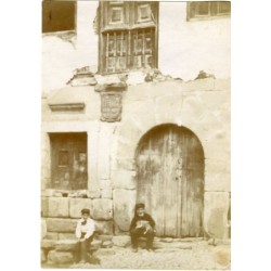 La photographie albuminée au dos montre la maison qui était habitée par Calderón de la Barca.